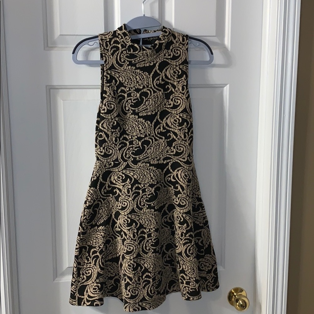 Sleeveless dress
